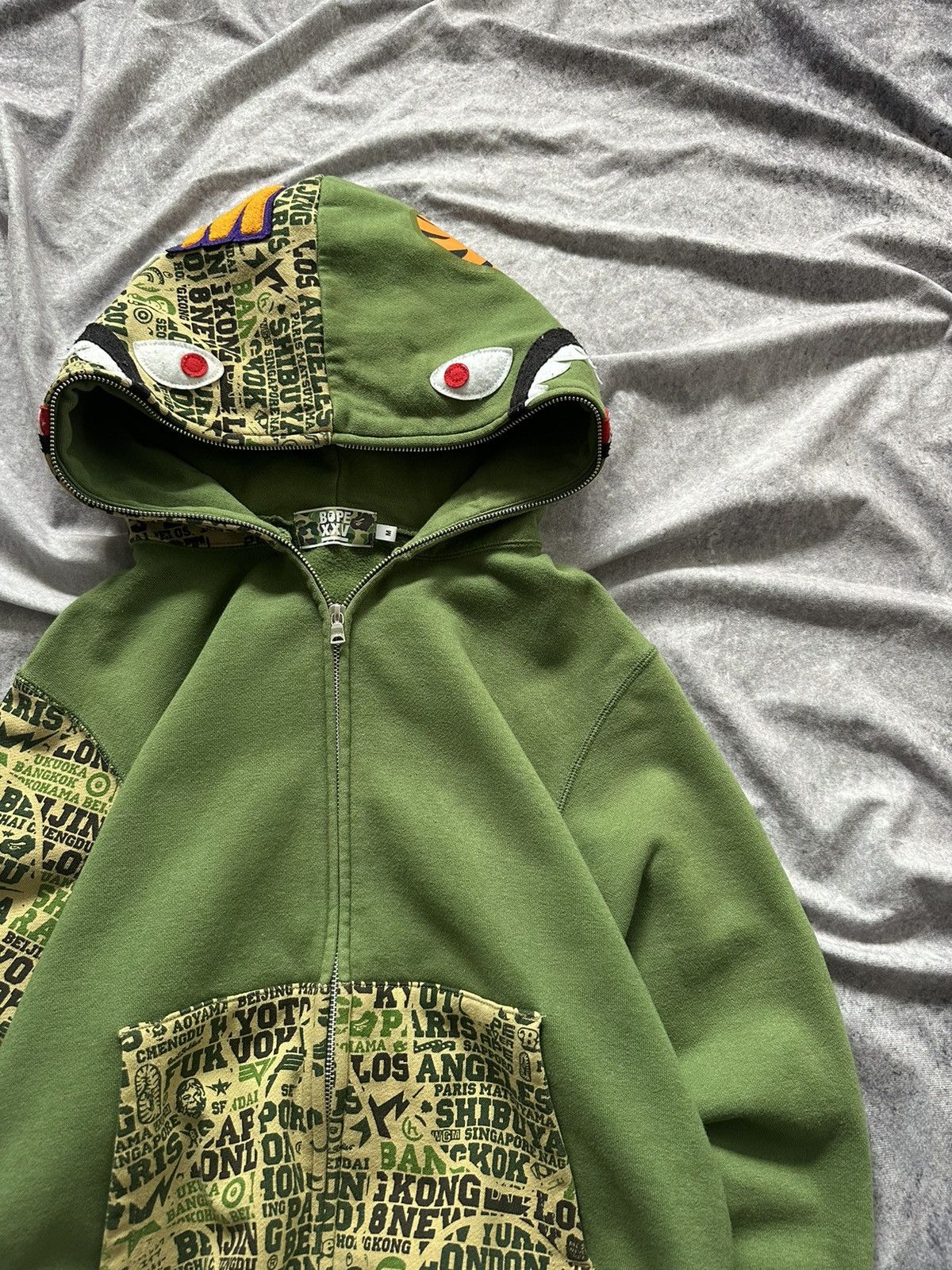 Bape Bape 25th Anniversary City Camo Green Full Zip Shark Hoodie Size US M / EU 48-50 / 2 - 4 Thumbnail