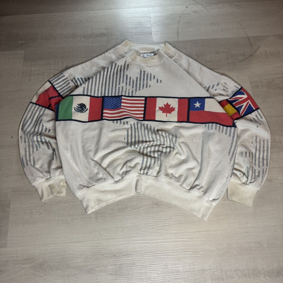 Vintage Vintage 80s/90s Multi Flag Country Crewneck Pull Over. Size US XL / EU 56 / 4 - 2 Thumbnail