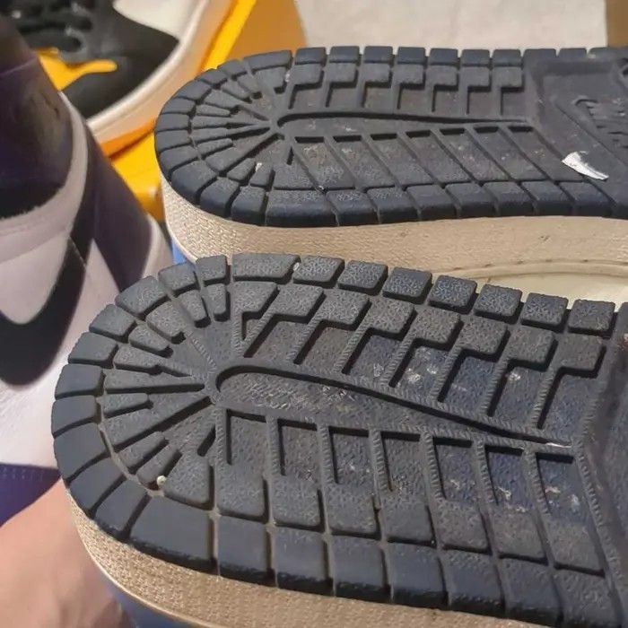 Jordan Brand Jordan 1 Retro High OG Obsidian 555088 140 Size 9 US Men Size US 9 / EU 42 - 9 Thumbnail