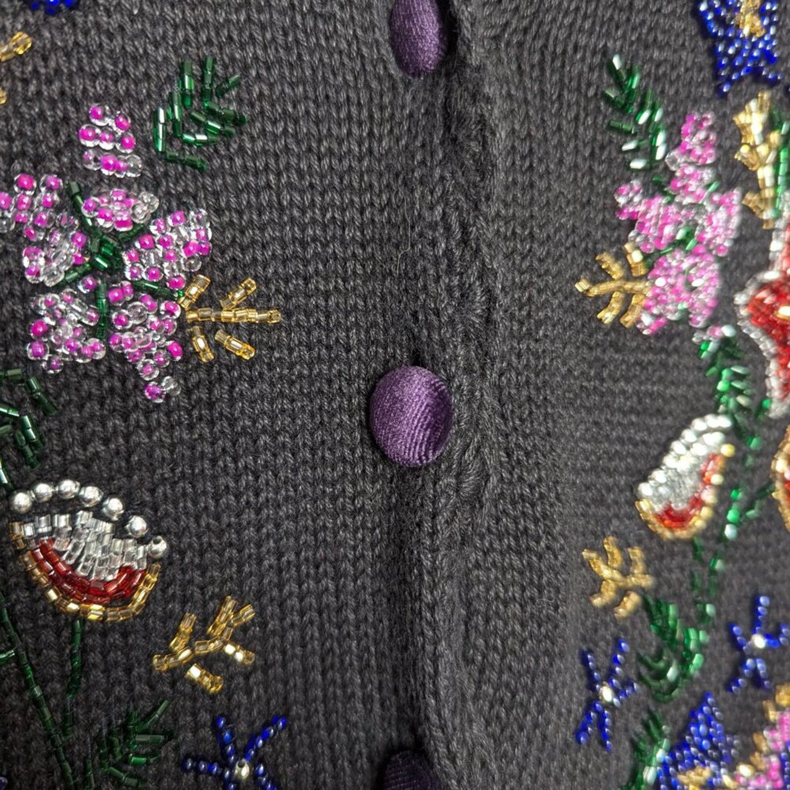 Vintage Vintage Black V-Neck Long Sleeve Floral Beaded Cardigan Size S / US 4 / IT 40 - 6 Thumbnail