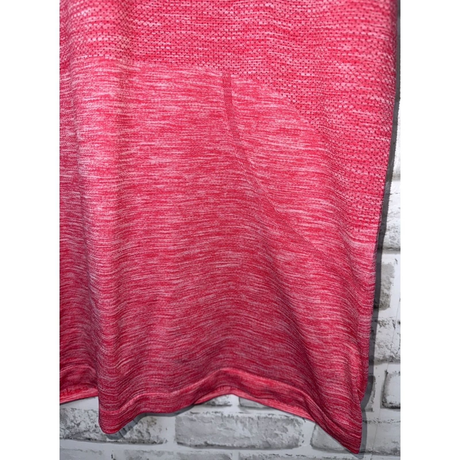 Lululemon Lululemon Pink Stretchy Athletic Shirt T-Shirt Womens Size 10 Regular Pink Athleticwear 2010s? Size L / US 10 / IT 46 - 5 Thumbnail