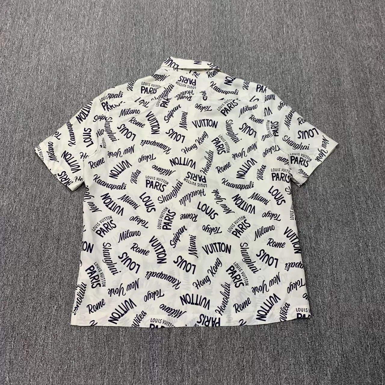Louis Vuitton LV White All Over Print Short-Sleeve Shirt S 95 New JZ1190 Size US S / EU 44-46 / 1 - 2 Thumbnail