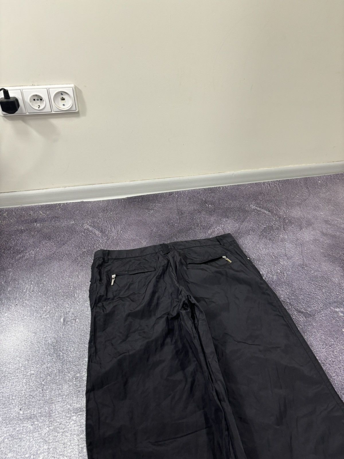 Versace Vintage Versace Sport Women’s Rare Black Baggy Nylon Pants Size 32" / US 10 / IT 46 - 7 Thumbnail