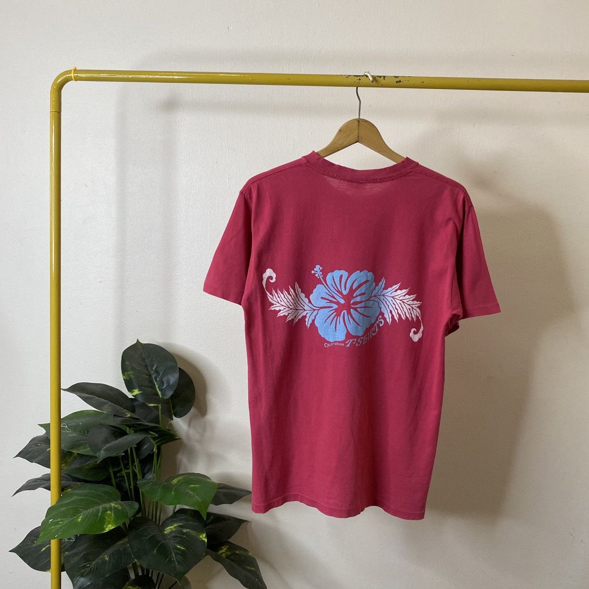 Vintage 1990s California Surf T Shirts Surfing Faded Red Size US M / EU 48-50 / 2 - 1 Thumbnail