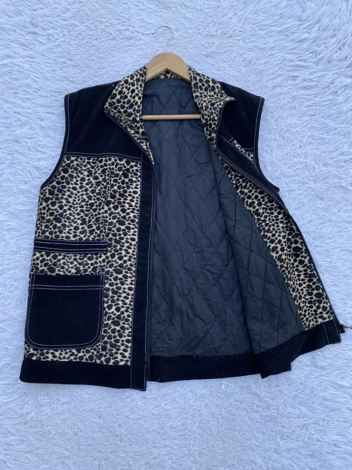 Japanese Brand Vintage 1990s style leopard cheetah Design sleeveless vest Size US L / EU 52-54 / 3 - 5 Thumbnail