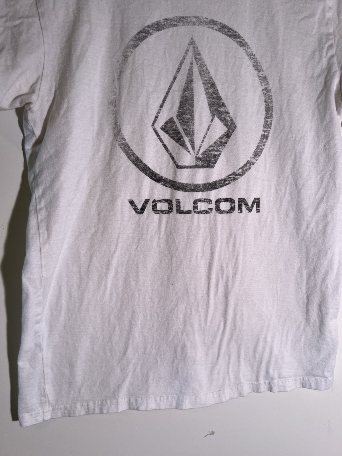 Vintage Y2K 2000’s VTG Vintage Volcom Goth Streetwear Retro T Shirt Size US S / EU 44-46 / 1 - 4 Thumbnail