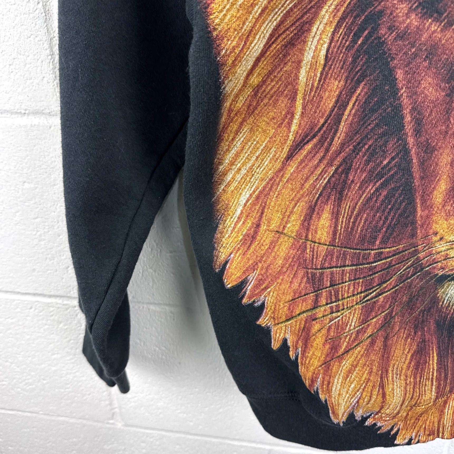 Fruit Of The Loom VINTAGE Fruit of the Loom Sweatshirt Lion Big Print Mens Pullover Crew Neck Black Cotton Blend 90s Nature Animals Size US L / EU 52-54 / 3 - 7 Thumbnail