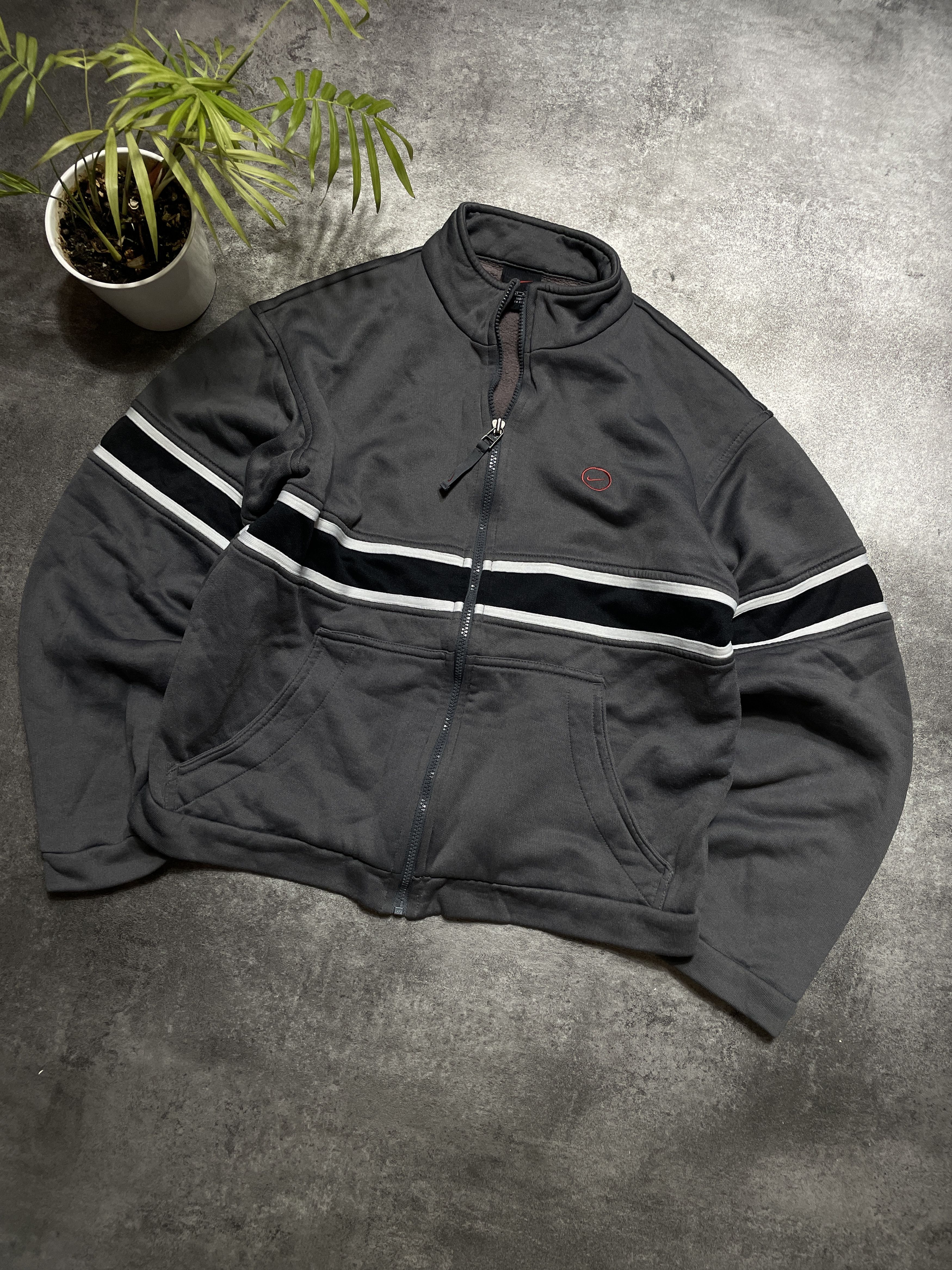 Nike ❗️RARE❗️Nike Vintage 90s Sweatshirt Zip Boxy Fit Cozy Swoosh Size XS / US 0-2 / IT 36-38 - 1 Thumbnail