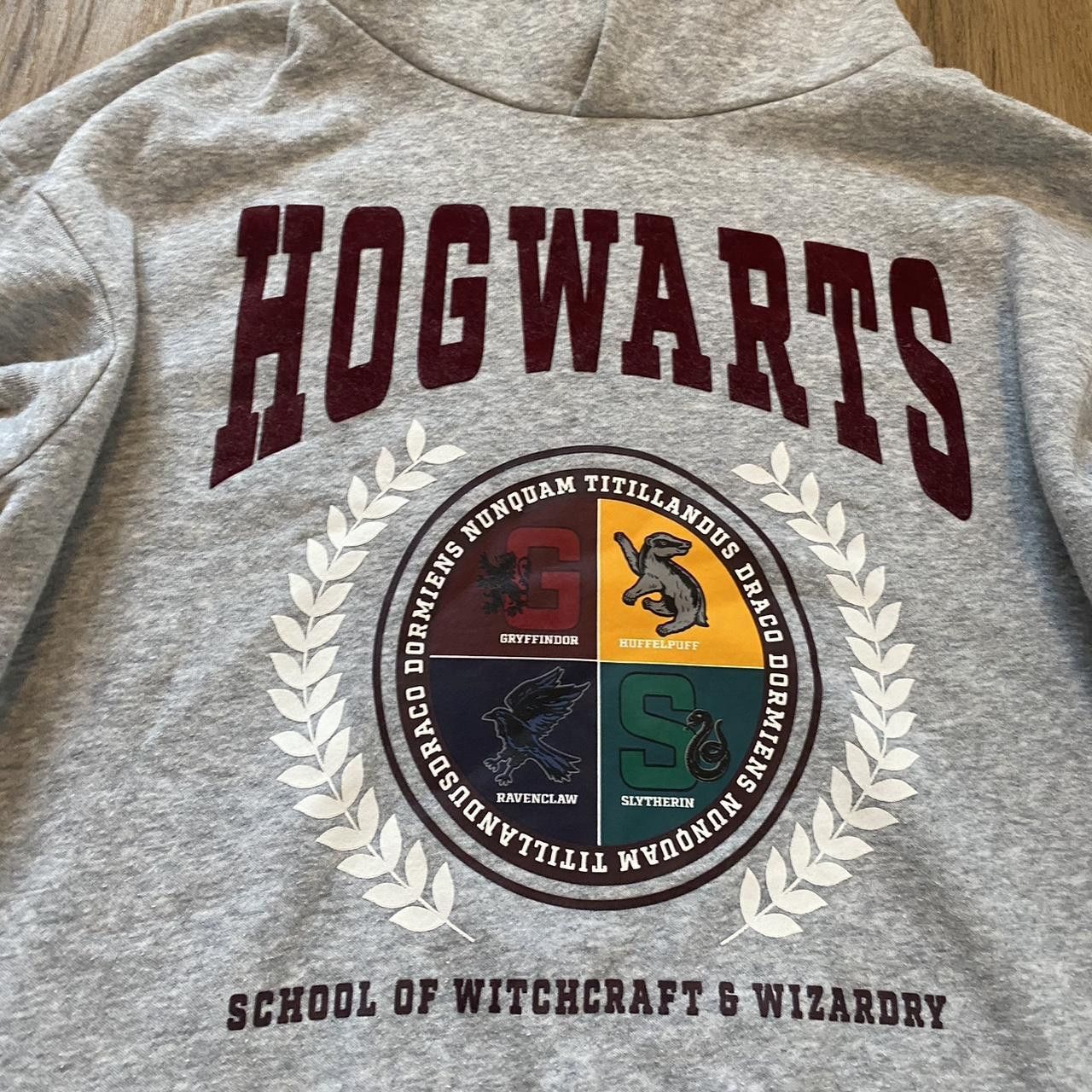 H&M Hogwarts grey and red hoodie H&M Harry Potter Movie Size US S / EU 44-46 / 1 - 3 Thumbnail