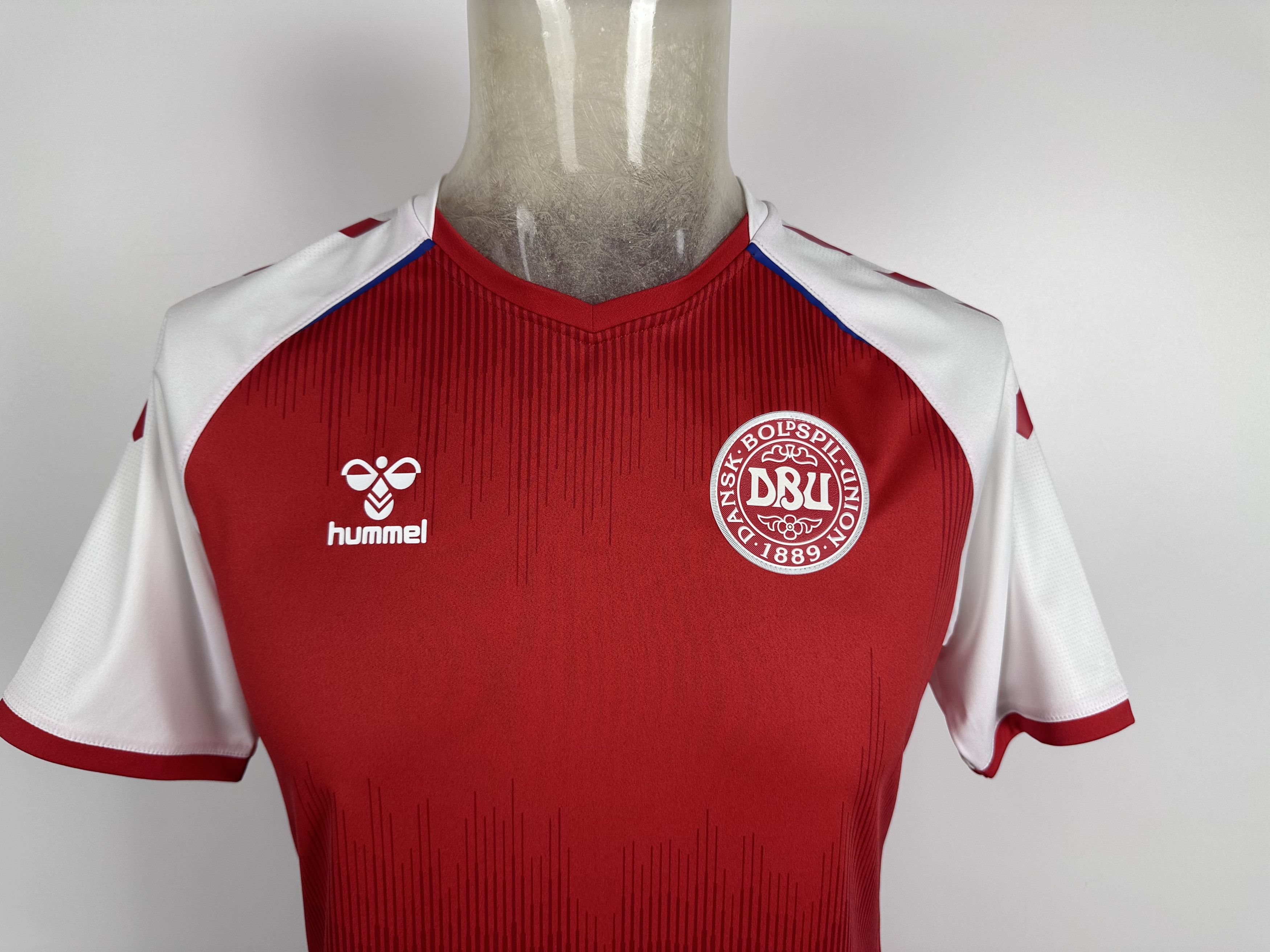 Hummel DENMARK 2021 2022 FOOTBALL SHIRT JERSEY #8 DELANEY HUMMEL Size US M / EU 48-50 / 2 - 7 Thumbnail