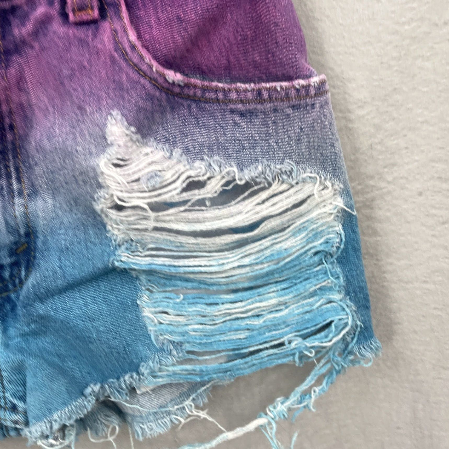 Levi's VINTAGE Levi's Boho Cut-Off Shorts Womens 7 JR Distressed Denim Blue 90s Size 28" / US 6 / IT 42 - 2 Thumbnail