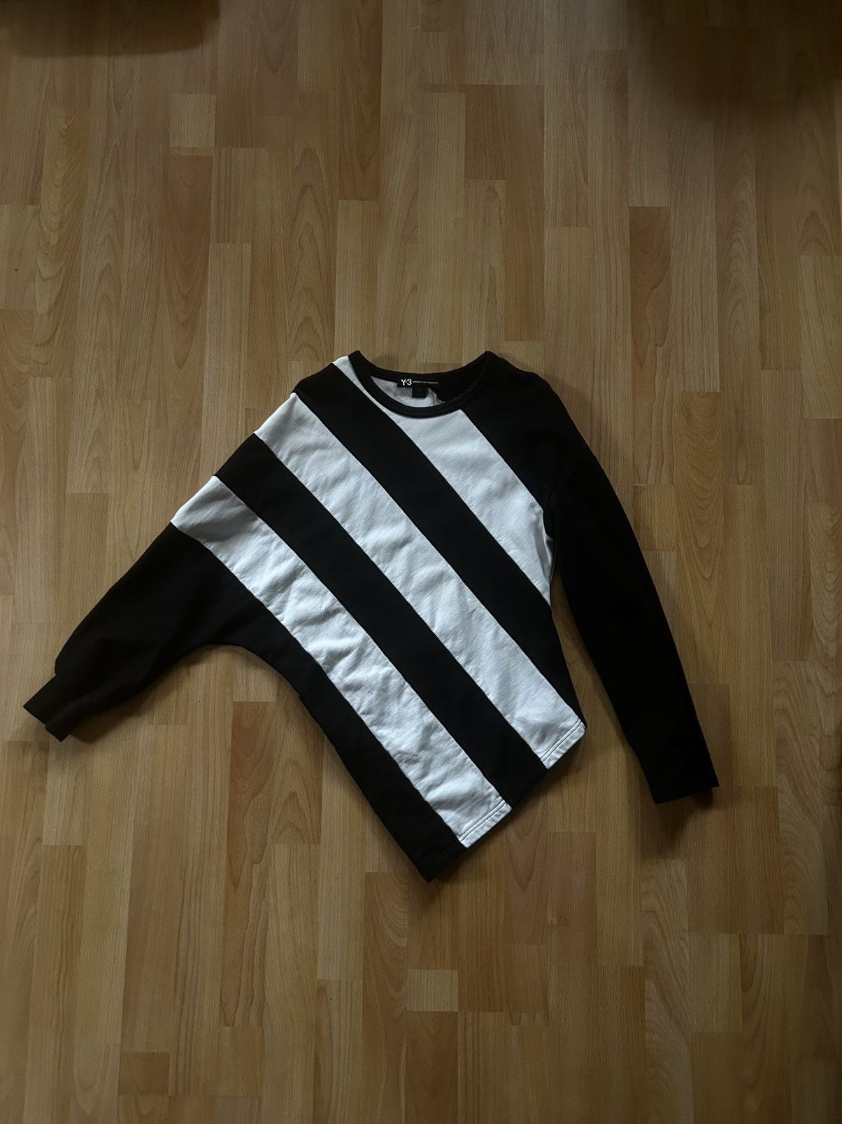 Y-3 Y-3 Yohji Yamamoto SAMPLE Asymmetrical Panel Sweatshirt Size XS / US 0-2 / IT 36-38 - 1 Thumbnail