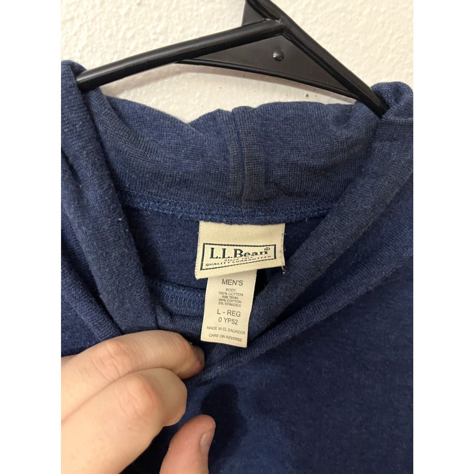 Vintage VINTAGE LL Bean Men’s Blue Long Sleeve Turtleneck Preppy Shirt Sz Large 0 YP52 Size US L / EU 52-54 / 3 - 2 Thumbnail
