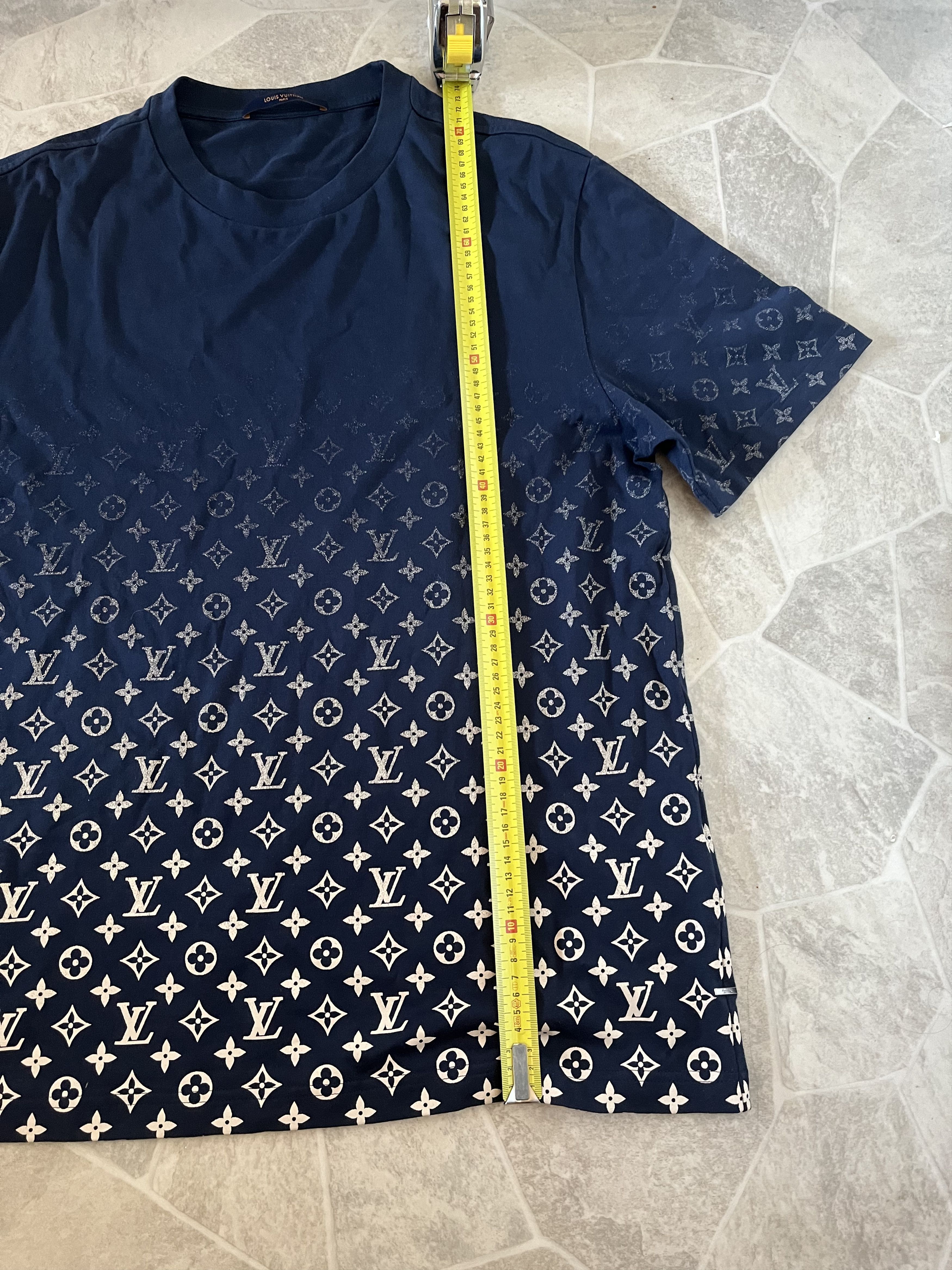 Louis Vuitton Louis Vuitton Monogram Gradient Dark Blue T-shirt Size US XXL / EU 58 / 5 - 14 Thumbnail