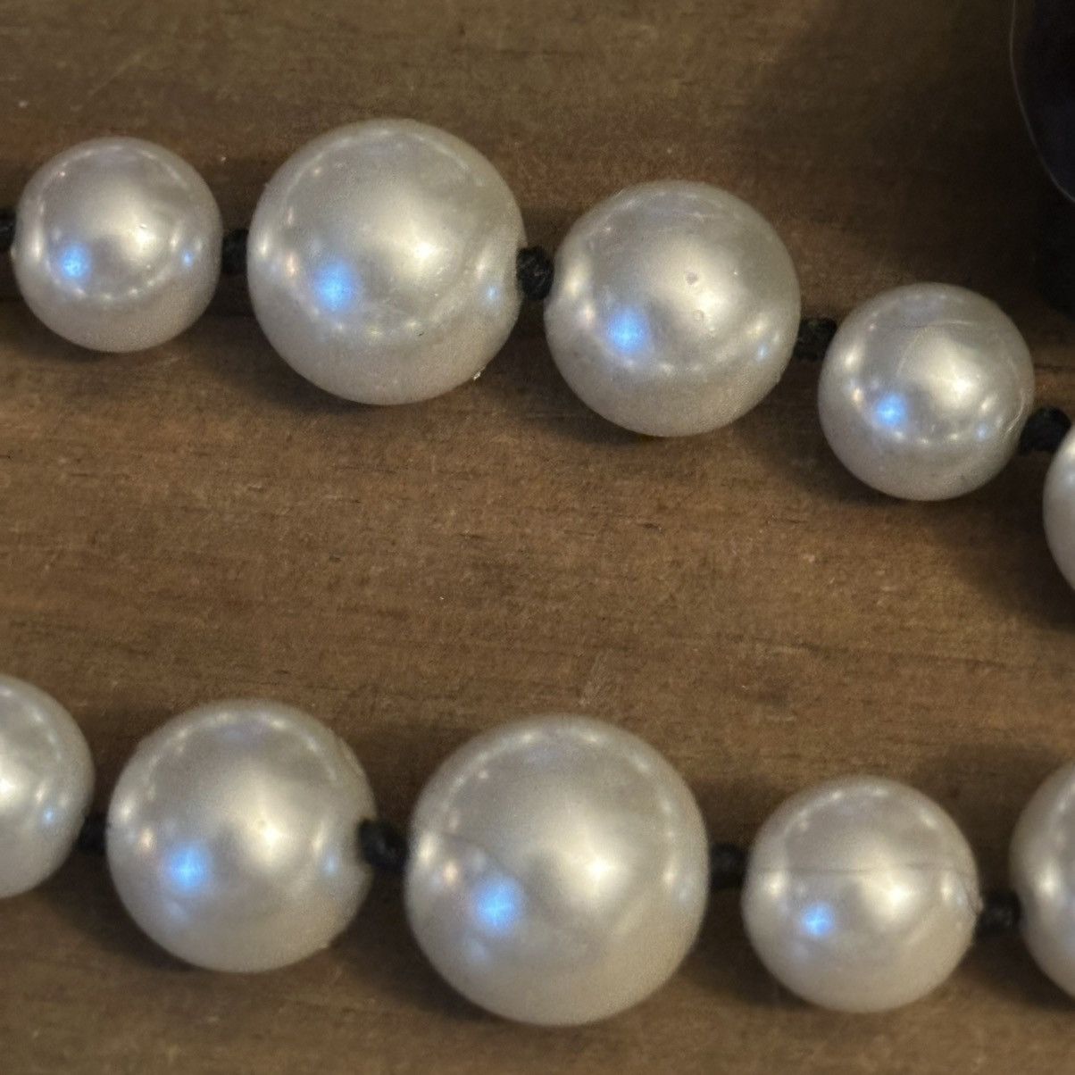 Other Vintage long lucite pearl necklace Size ONE SIZE - 3 Thumbnail