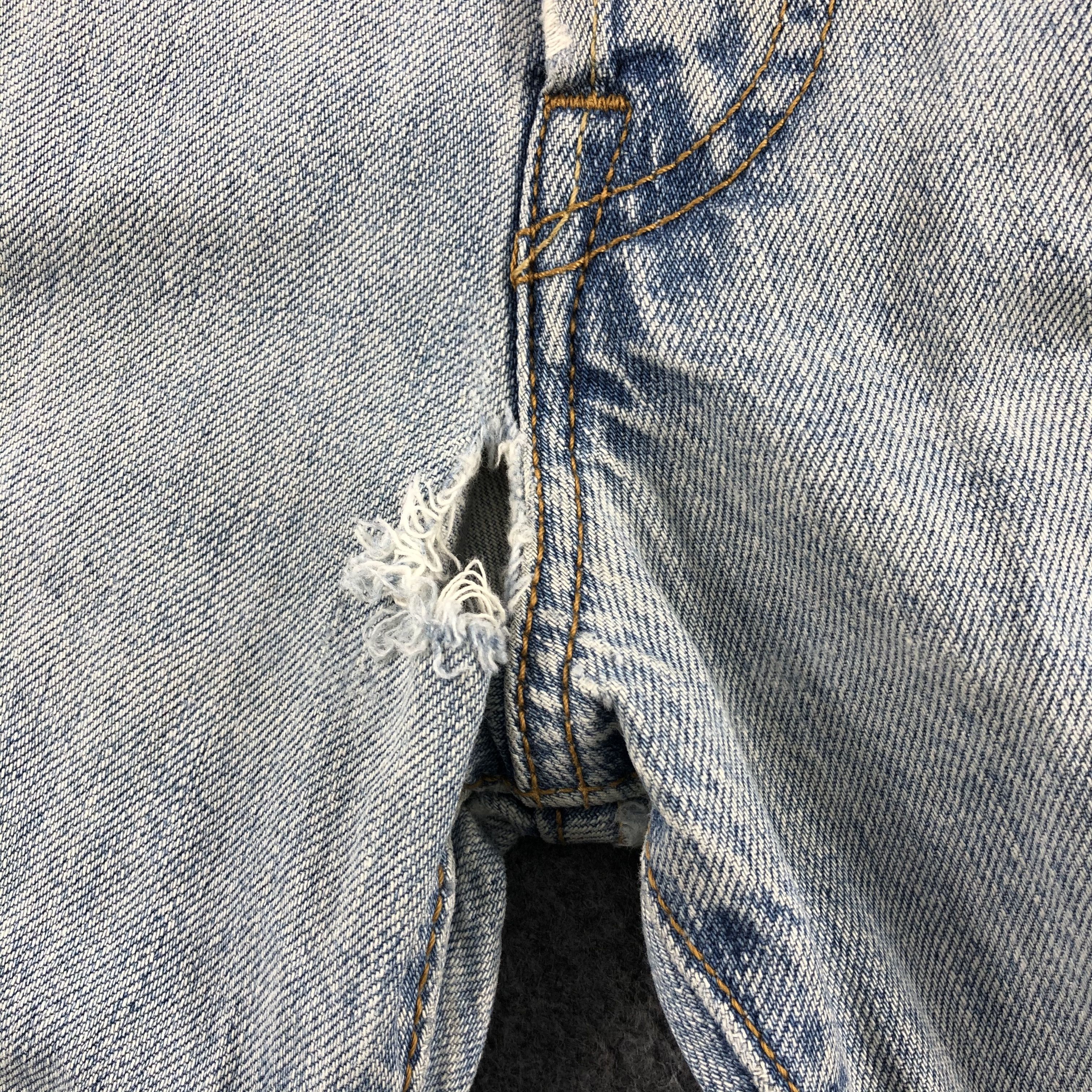 Levi's × Vintage 90s Vintage Ripped Light Wash Levis 501 Jeans-J1611 Size US 36 / EU 52 - 11 Thumbnail