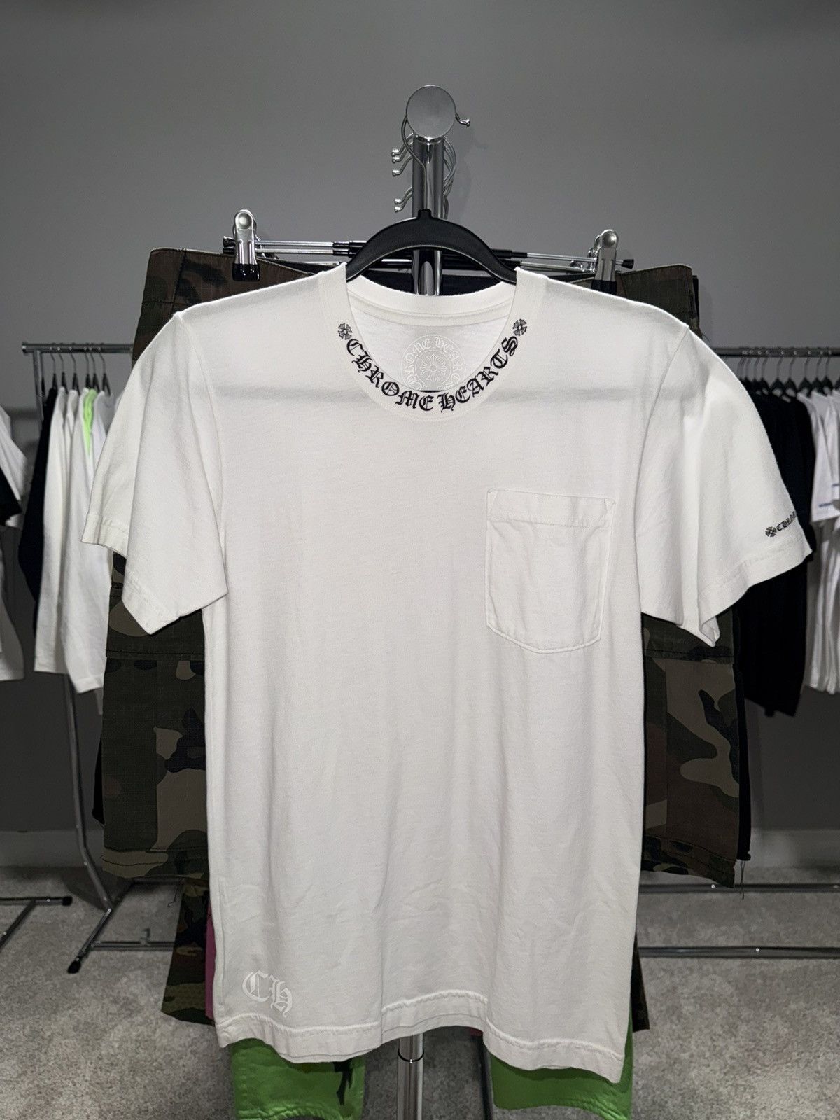 Chrome Hearts Chrome Hearts White Neck Scroll Logo S/s Size US S / EU 44-46 / 1 - 1 Thumbnail
