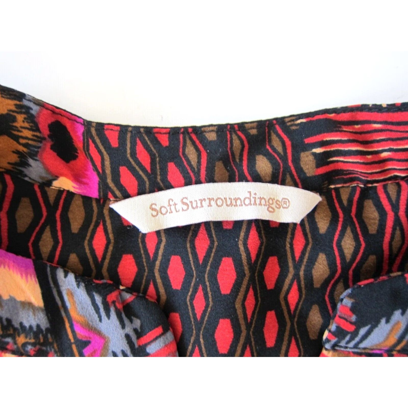 Soft Surroundings Soft Surroundings Geometric Long Sleeve V-Neck Blouse L Adults Womens Red Shirt Size L / US 10 / IT 46 - 4 Thumbnail