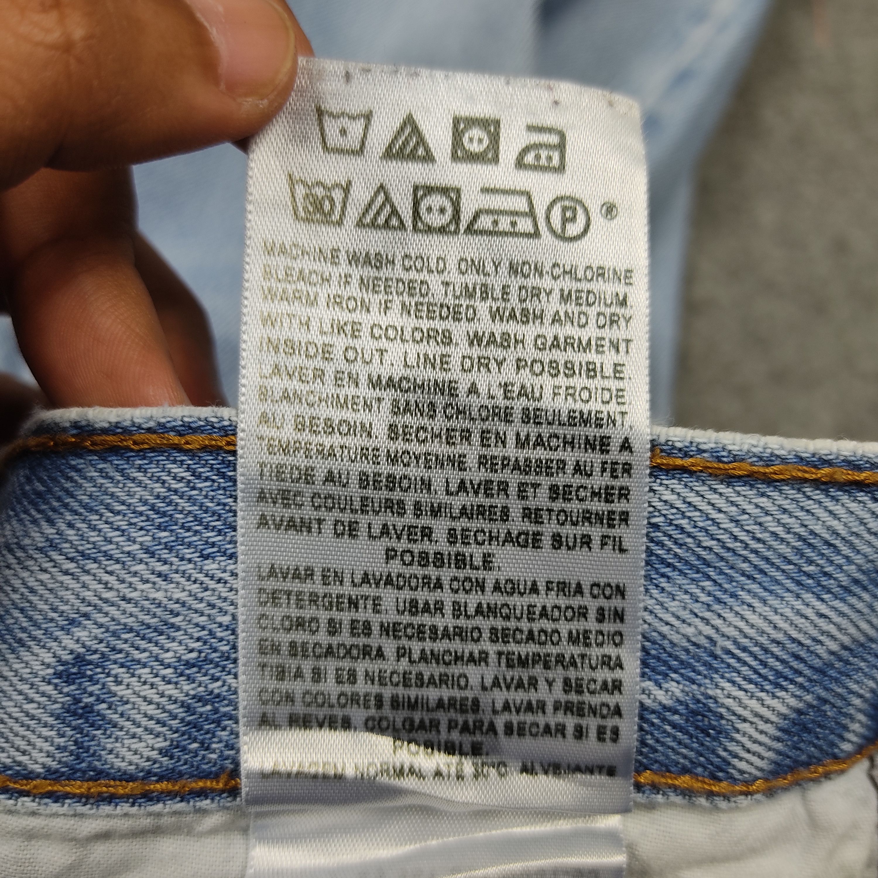 Levi's × Vintage Vintage Levis 560 Blue Light Wash Jeans L343 Size US 33 - 16 Thumbnail