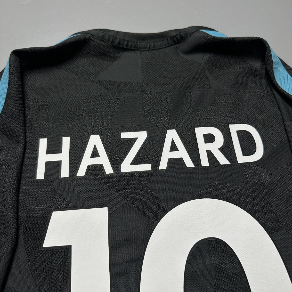 Vintage CHELSEA NIKE 2017/2018 FOOTBALL THIRD JERSEY #10 EDEN HAZARD Size US M / EU 48-50 / 2 - 12 Thumbnail