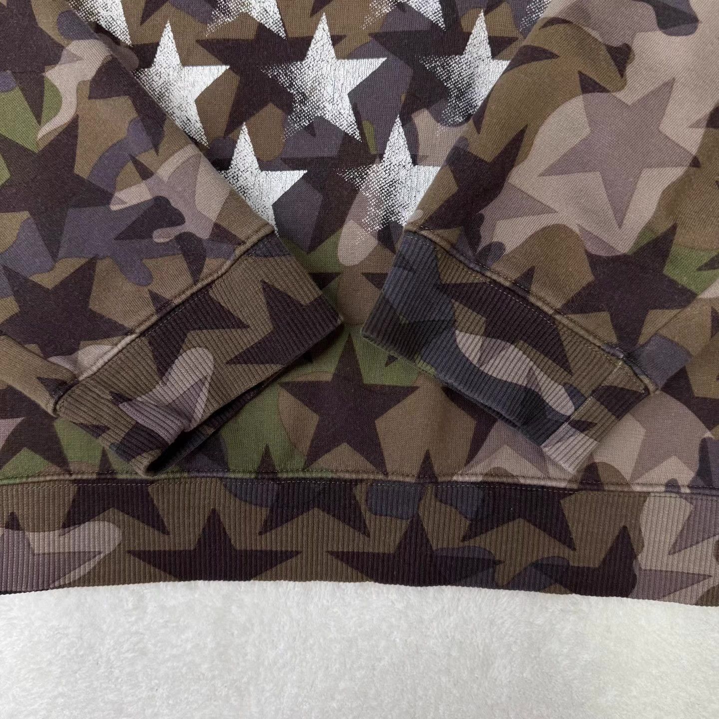 Valentino Valentino All-Over Camo Sweatshirt Q10 Size US S / EU 44-46 / 1 - 3 Thumbnail