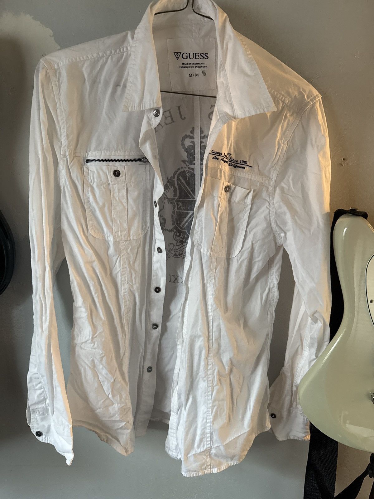 Guess Guess dress shirt with regal embroidery on back Size US M / EU 48-50 / 2 - 2 Thumbnail