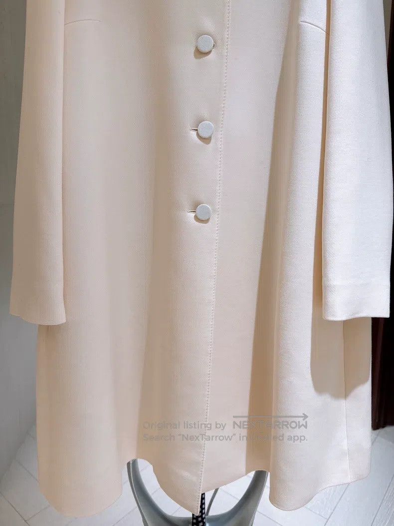 Valentino Valentino Gemstone ordinary flower milky white yang Size M / US 6-8 / IT 42-44 - 3 Thumbnail