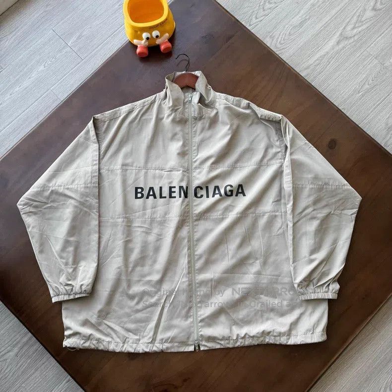 Balenciaga Balenciaga Beige Windbreaker Jacket Size US XS / EU 42 / 0 - 1 Thumbnail