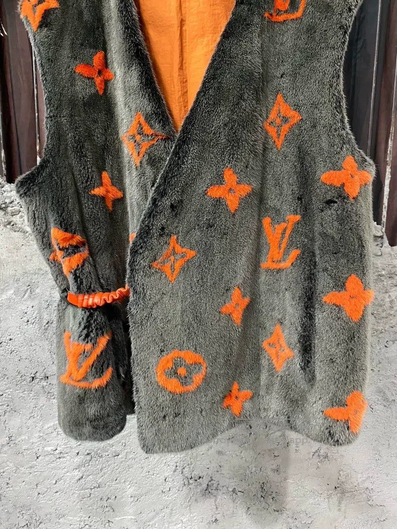 Louis Vuitton Louis Vuitton Fur vest Size US S / EU 44-46 / 1 - 4 Thumbnail