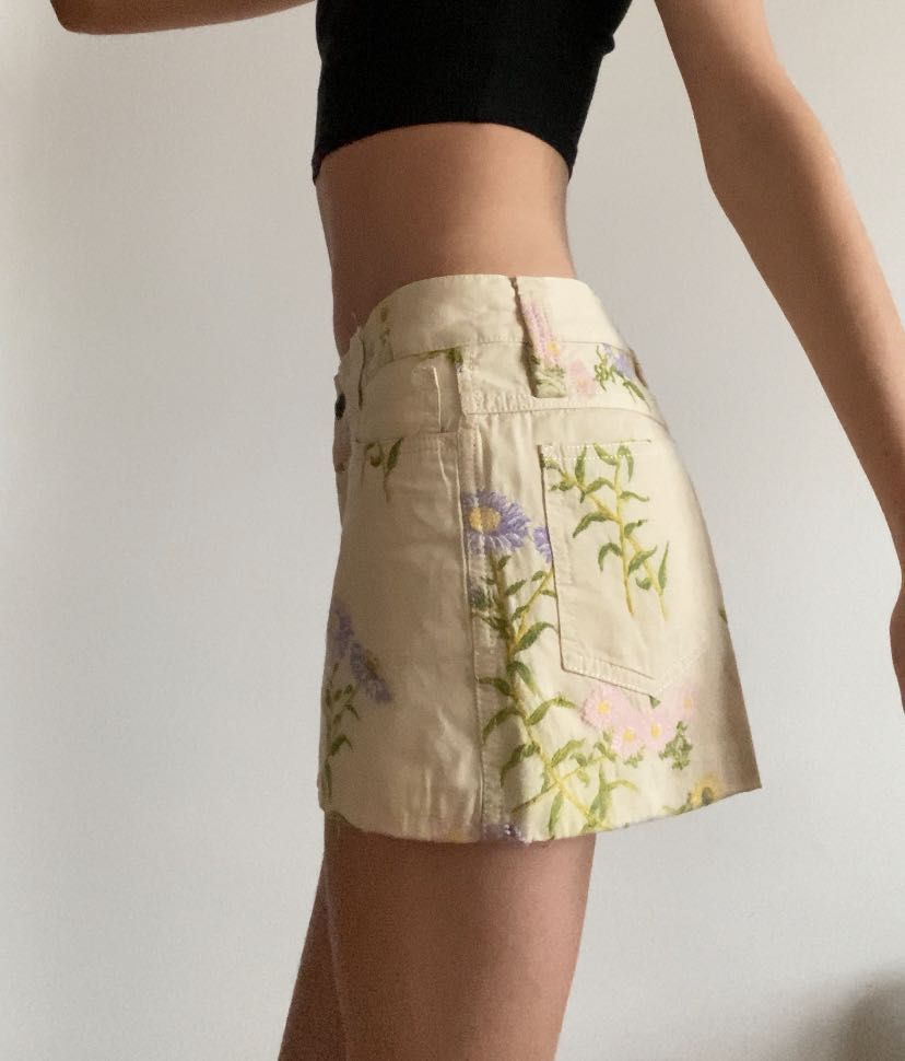 Dolce & Gabbana Dolce Gabbana Mini Skirt Floral Size 26" / US 2 / IT 38 - 3 Thumbnail