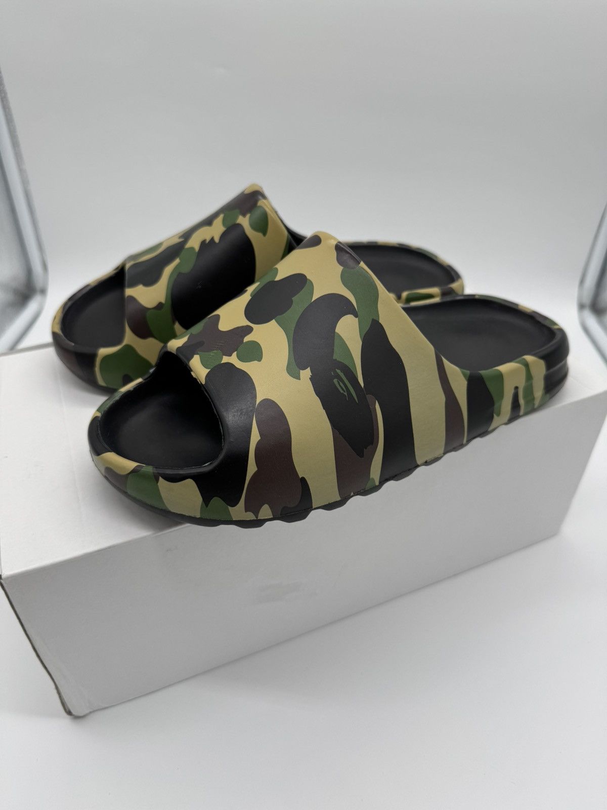 Bape Bape 1st camo slides ‘yellow’ Size US 8 / EU 41 - 7 Thumbnail