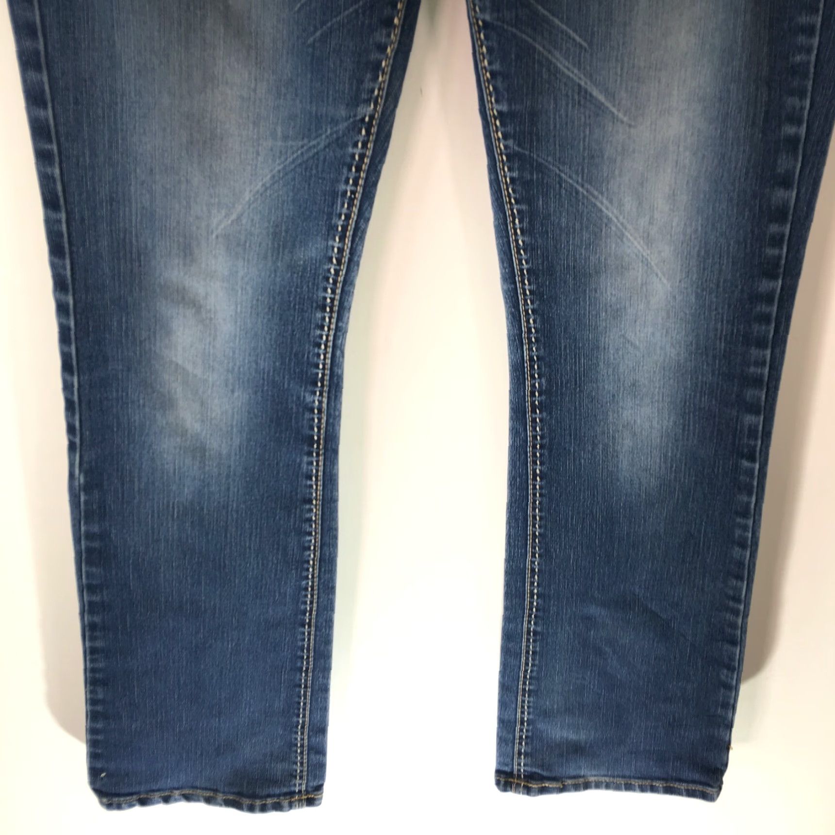 Vintage Union Bay Womens Jeans Skinny Boot Cut Blue Denim 34 Inseam 34 Waist 34 Regular Size 9 Distressed Medium Wash 5-Pocket Zipper Button Loops Belt Size 30" / US 8 / IT 44 - 5 Thumbnail