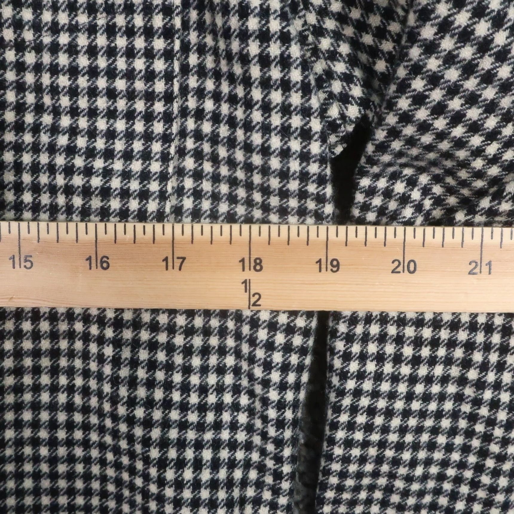 Pendleton VINTAGE Pendleton Shirt Mens M Black White Button-Down USA Distressed Virgin Wool Geometric Pattern Long Sleeve Collared Button-Up Regular Fit Size US M / EU 48-50 / 2 - 5 Thumbnail