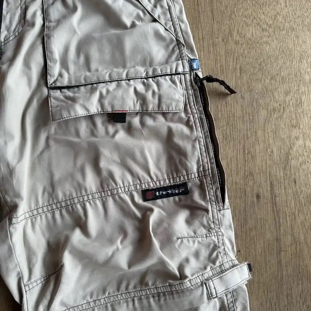 JNCO STEALS🔥THRILLER CARGO BAGGY MULTIPOCKET PARACHUTE ( 2 in 1) Size US 33 - 8 Thumbnail