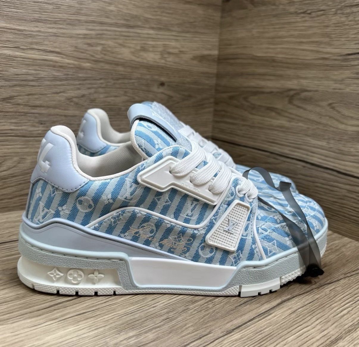 Louis Vuitton Louis Vuitton Trainer White & Blue Monogram Sneaker J41 Size US 6 / IT 36 - 4 Thumbnail