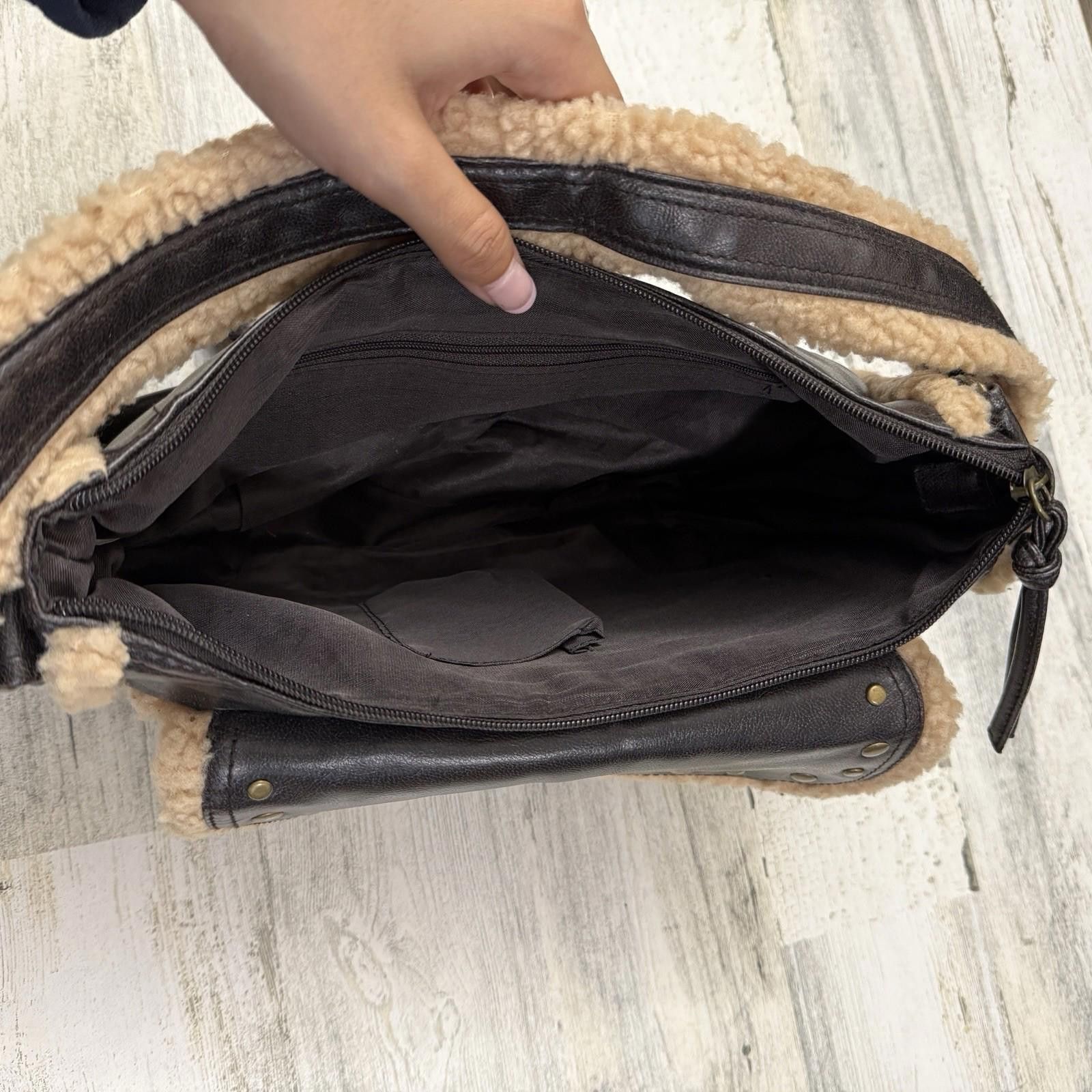 The Unbranded Brand Vegan Leather Y2k Faux Fur Purse Size ONE SIZE - 6 Thumbnail