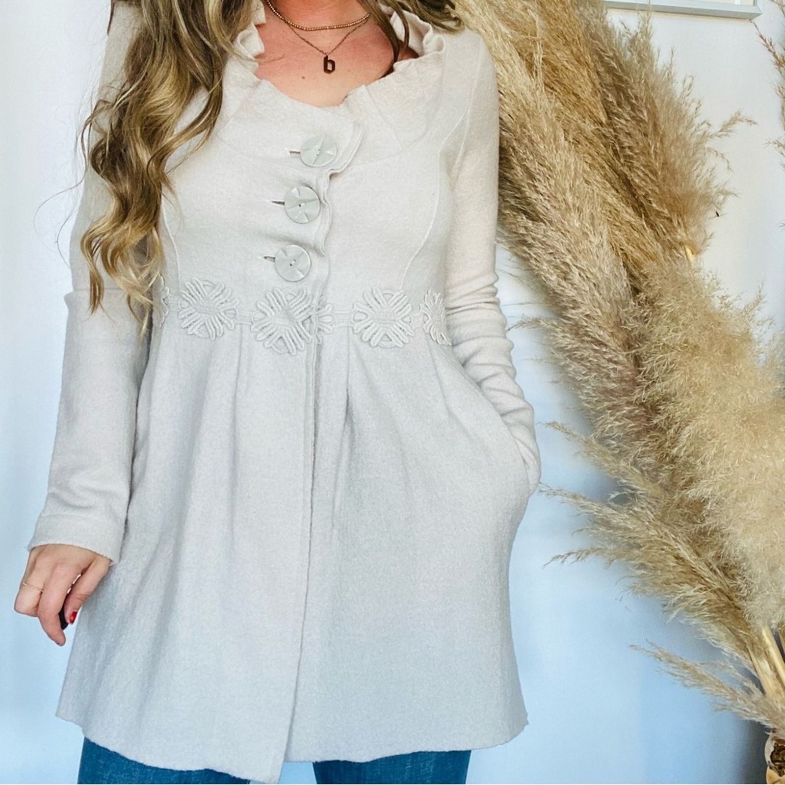 ANTHROPOLOGIE CHARLIE Cream Tan Ruffle Sweater Jacket Coat