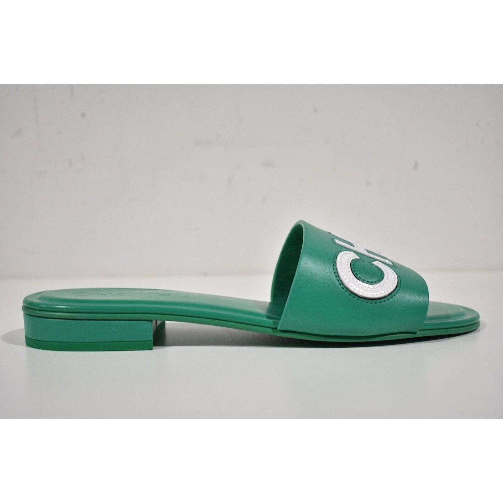 Chanel Chanel 23P Green White Leather CC Logo Letter Mules Slide Size US 8.5 / IT 38.5 - 2 Thumbnail