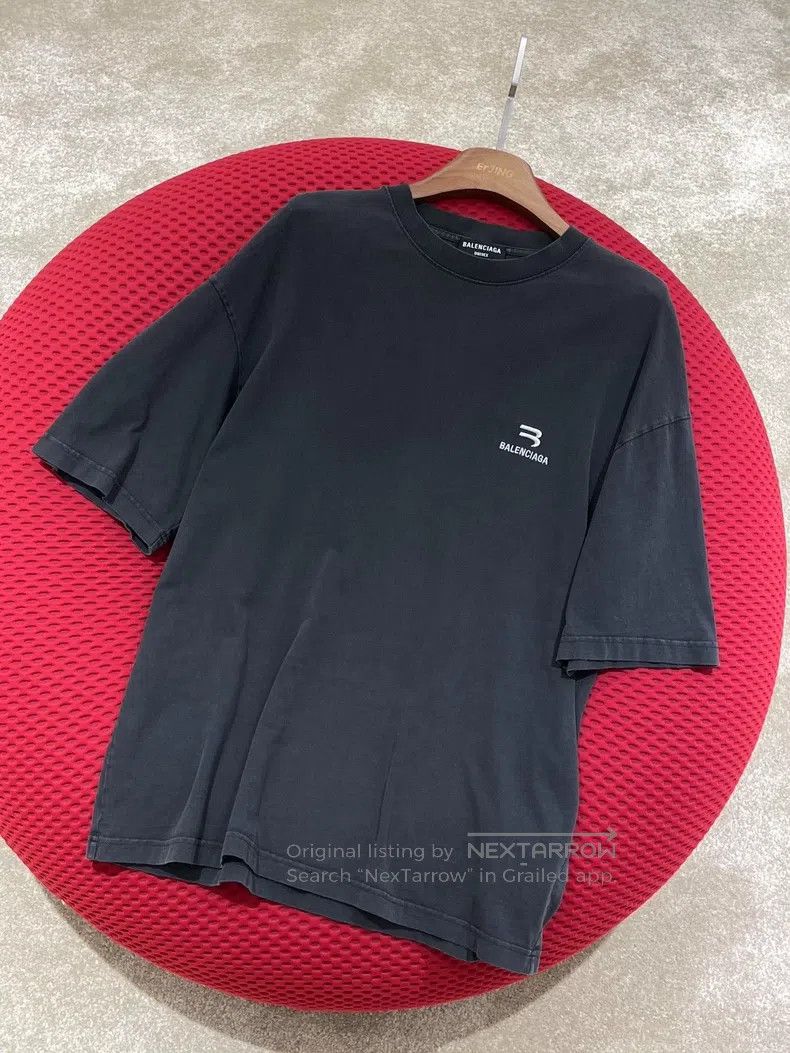 Balenciaga Balenciaga Double Hook Embroidery Logo Crew Neck Short Sle Size US S / EU 44-46 / 1 - 6 Thumbnail