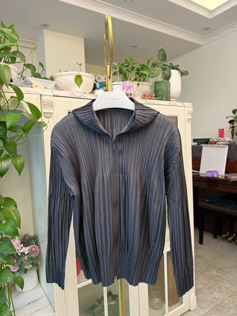Issey Miyake Issey Miyake size:3 Dark grey cream puff cardigan Size XS / US 0-2 / IT 36-38 - 1 Thumbnail