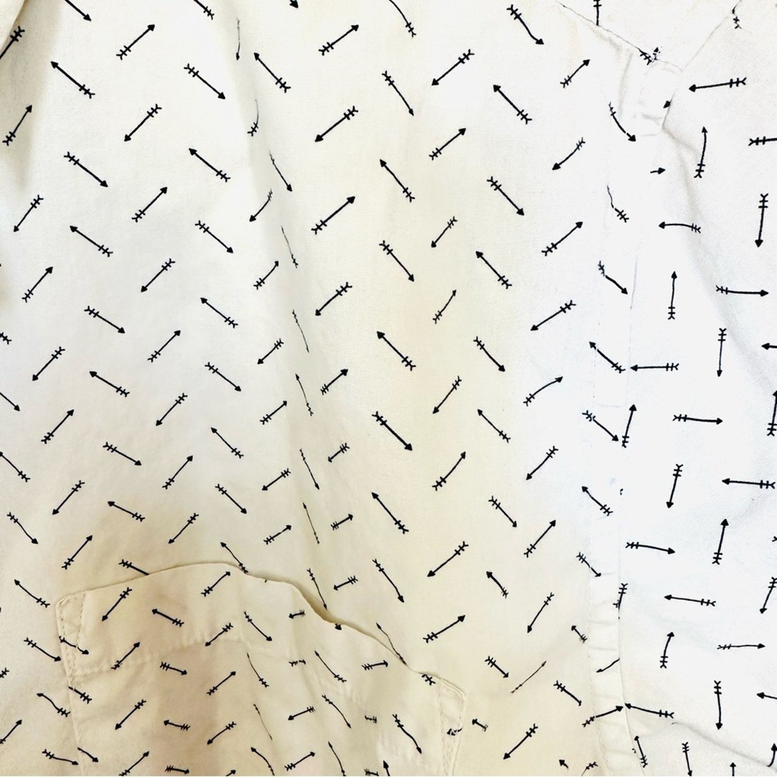 Forever 21 MENS FOREVER 21 White Black Arrow Print Button Shirt Top Size US XL / EU 56 / 4 - 8 Thumbnail