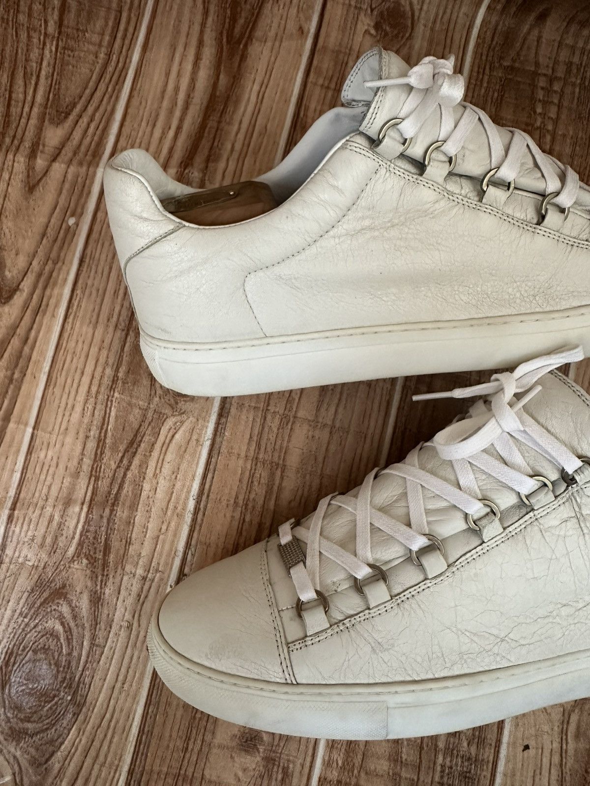 Balenciaga Balenciaga Arena Cracked White Leather Lowtop Sneaks Size US 13 / EU 46 - 10 Thumbnail