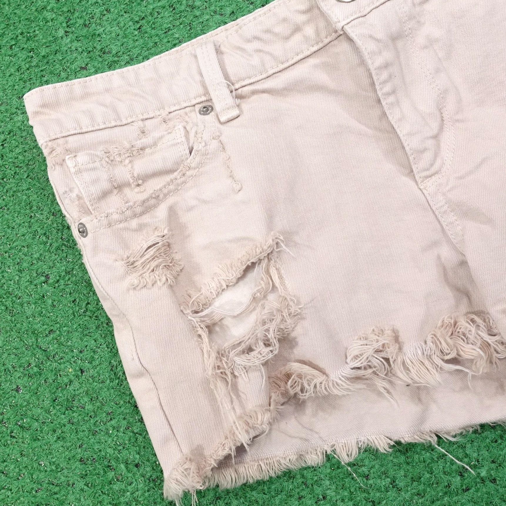 Lucky Brand Lucky Brand Women's Shorts Size 8 Beige Denim Cut-Off Frayed Hem Casual Summer Size 30" / US 8 / IT 44 - 3 Thumbnail
