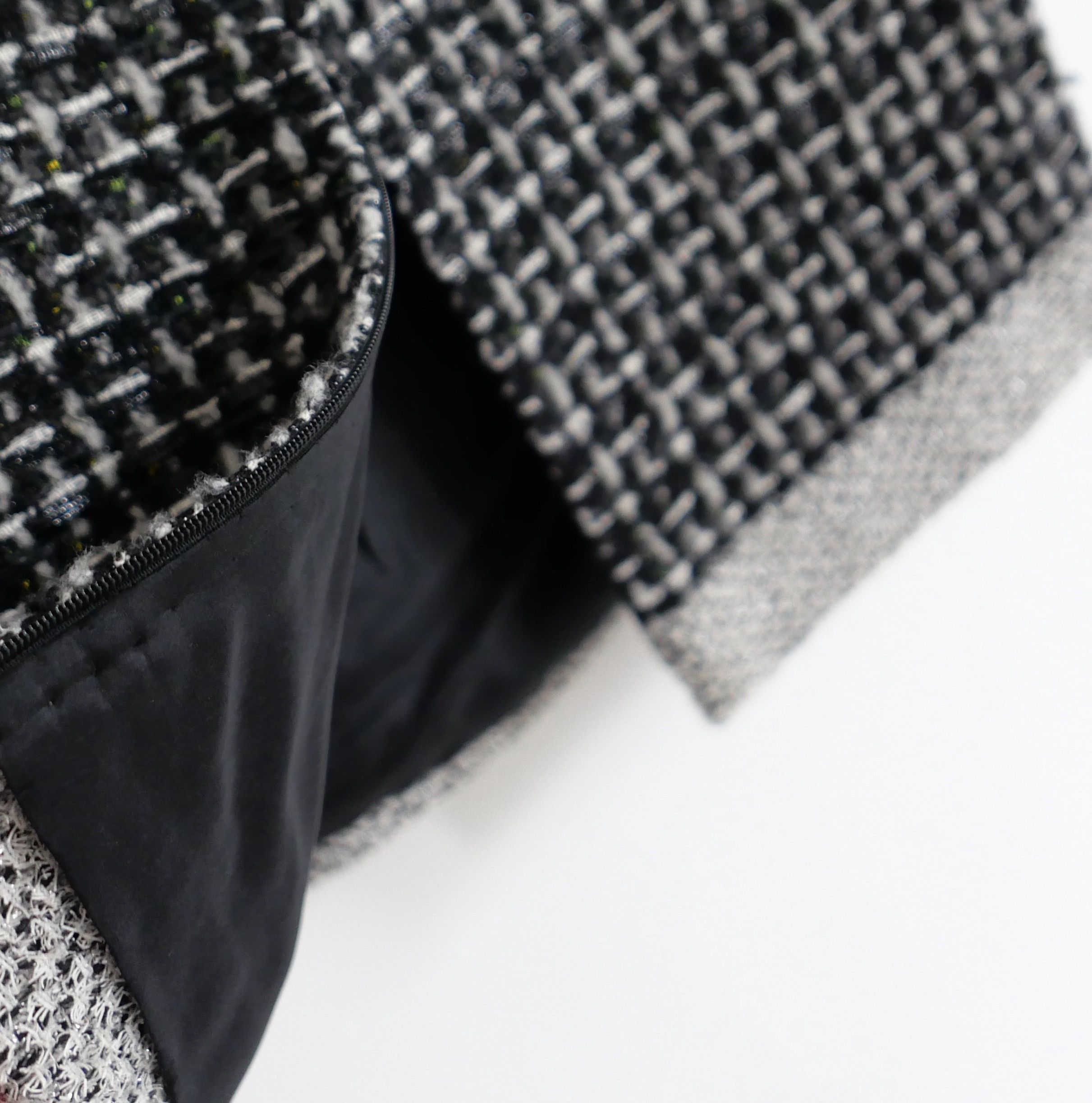 Chanel Chanel Fall 2017 Chunky Fantasy Tweed Pencil Skirt Size 27" / US 4 / IT 40 - 4 Thumbnail