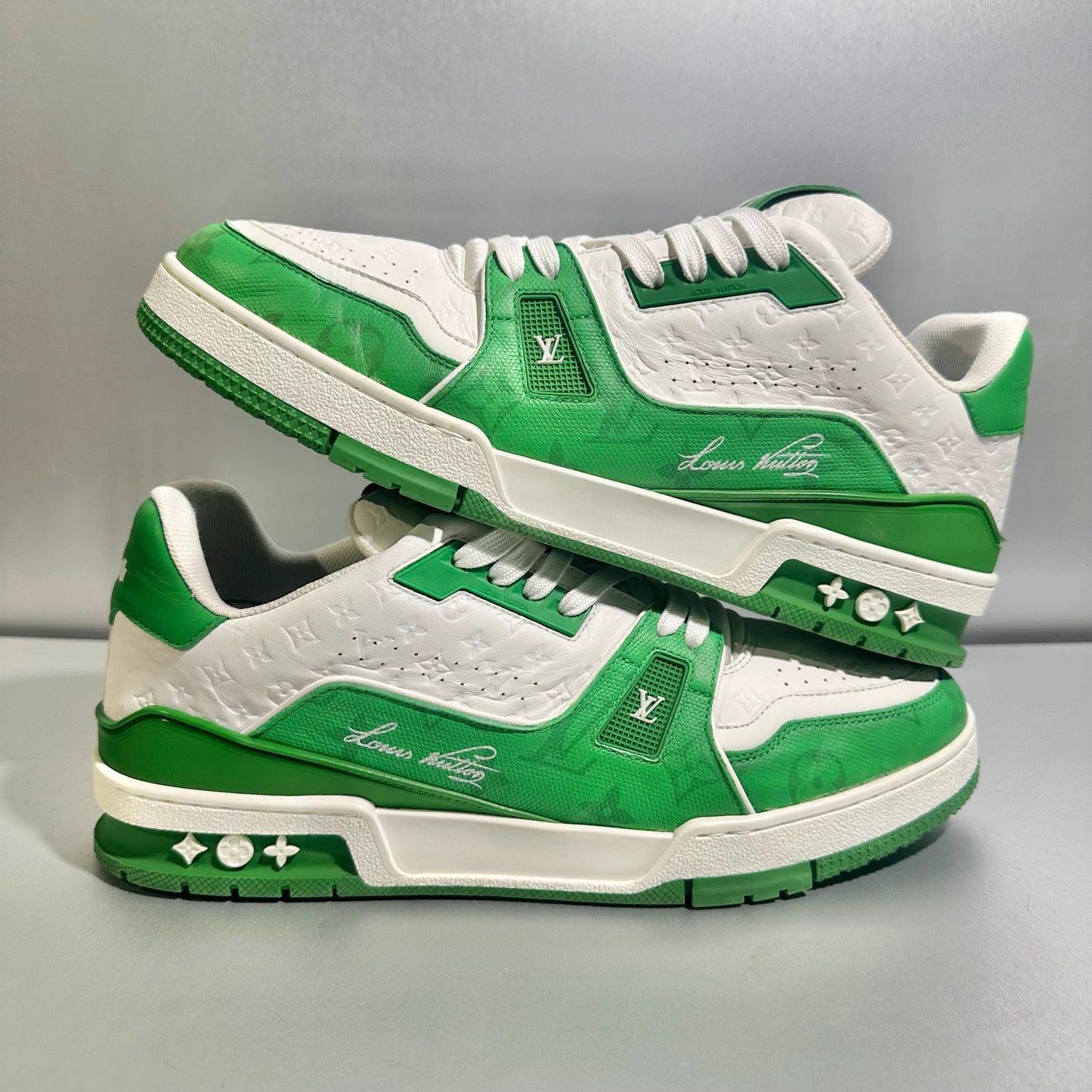 Louis Vuitton Louis Vuitton Trainer White/Green Embossed Print 9/43 Mint Size US 9 / EU 42 - 3 Thumbnail