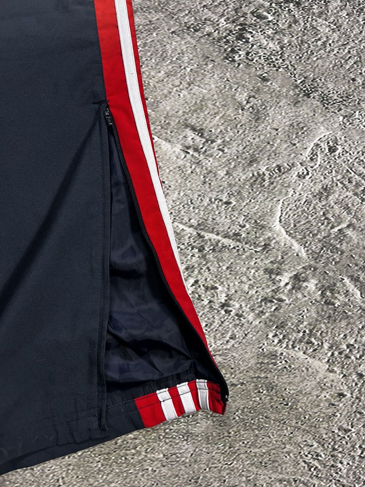 Adidas × Vintage Adidas vintage nylon track pants navy red small logo 2000s Size US 28 / EU 44 - 7 Thumbnail