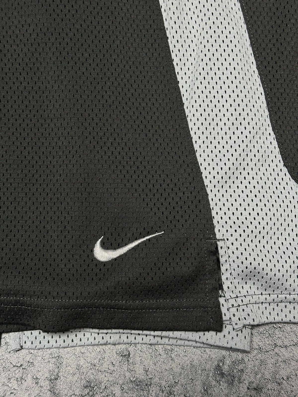 Nike Vintage Nike Basketball Shorts Size US 32 / EU 48 - 5 Thumbnail