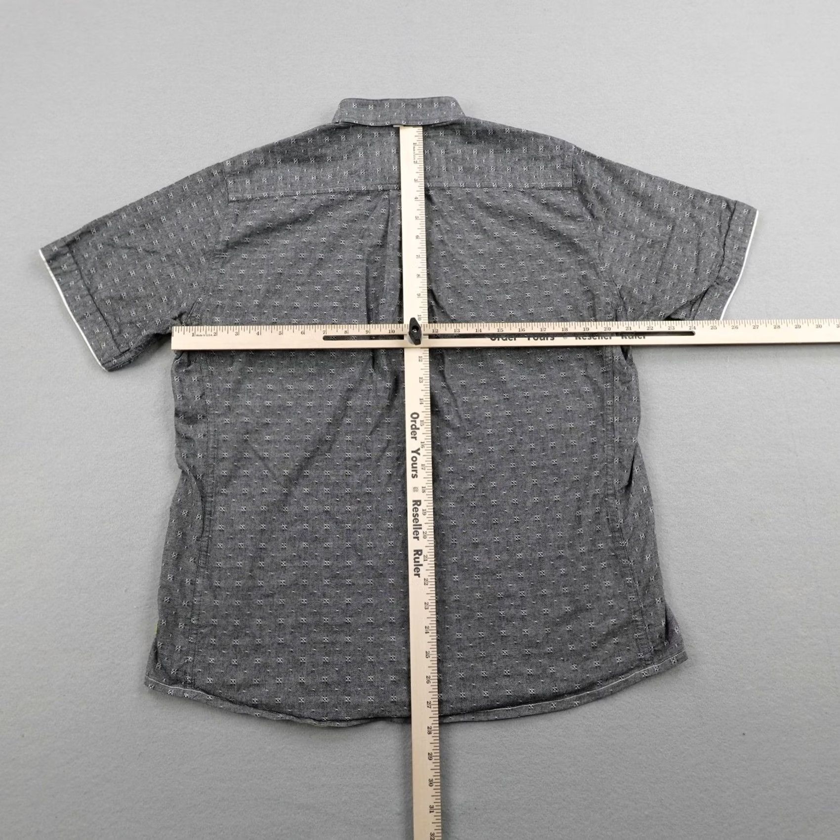 Vintage Descendant Of Thieves Shirt Mens XL Gray Chambray Geometric Limited Edition Casual Summer Casual Mens XL Gray Chambray Geometric Limited Edition Shirt Size US XL / EU 56 / 4 - 3 Thumbnail