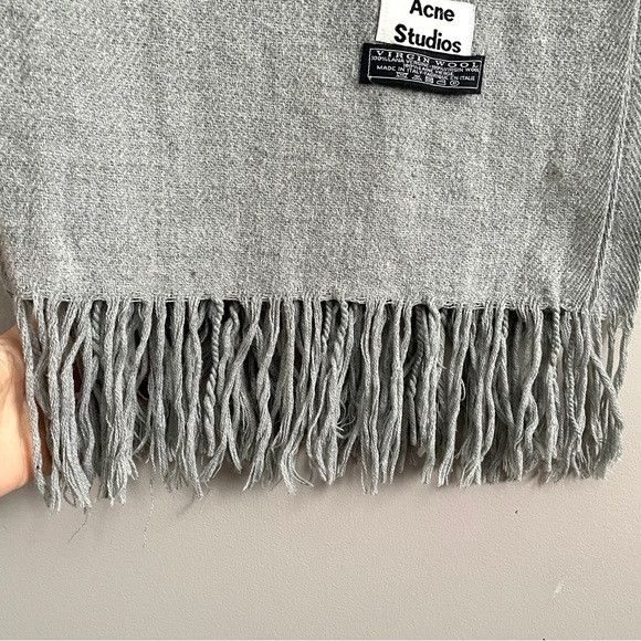 Acne Studios Acne Studios Gray Wool Oversized Fringed Scarf - Italy 🇮🇹 Size ONE SIZE - 5 Thumbnail