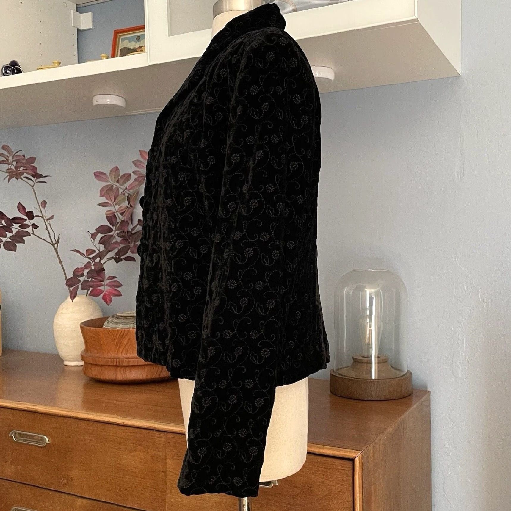 Laura Ashley VINTAGE Laura Ashley 3pc Embroidered Black Velvet Jacket Vest Skirt Suit Womens M Size 32" / US 10 / IT 46 - 4 Thumbnail